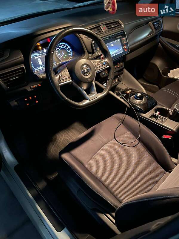 Хэтчбек Nissan Leaf 2018 в Киеве