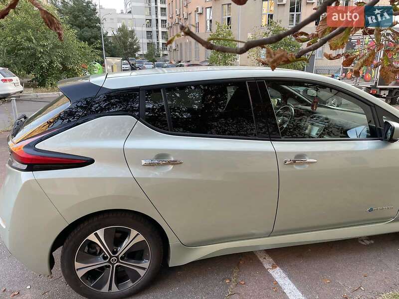 Хэтчбек Nissan Leaf 2018 в Киеве