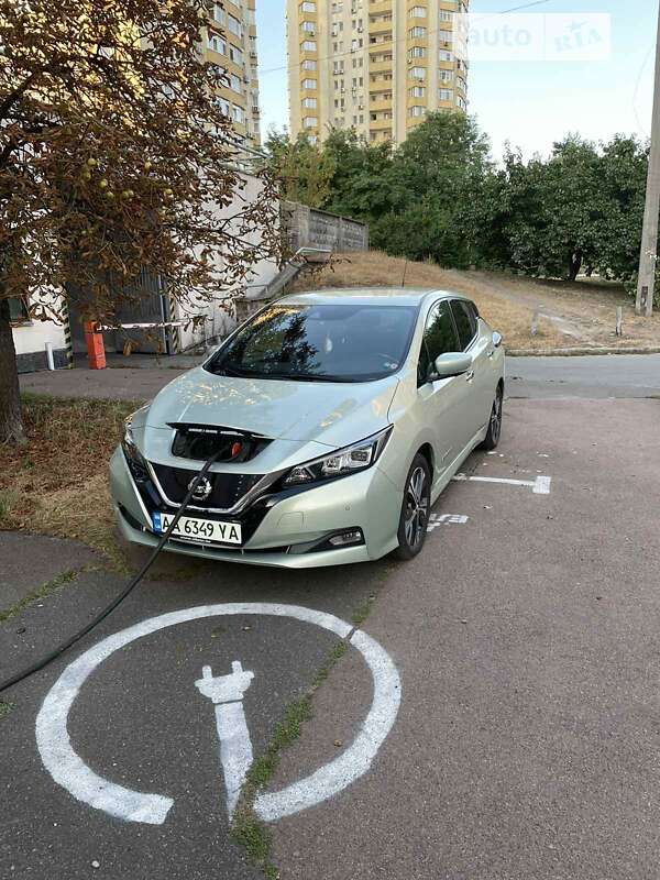 Хэтчбек Nissan Leaf 2018 в Киеве