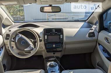 Хэтчбек Nissan Leaf 2011 в 