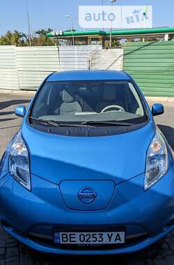 Хэтчбек Nissan Leaf 2011 в 