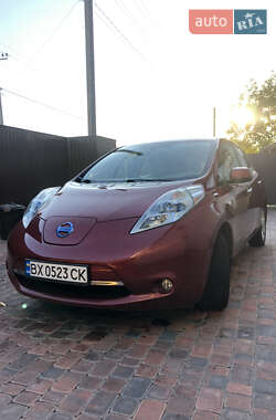 Хэтчбек Nissan Leaf 2012 в 