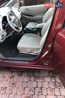 Хэтчбек Nissan Leaf 2012 в 