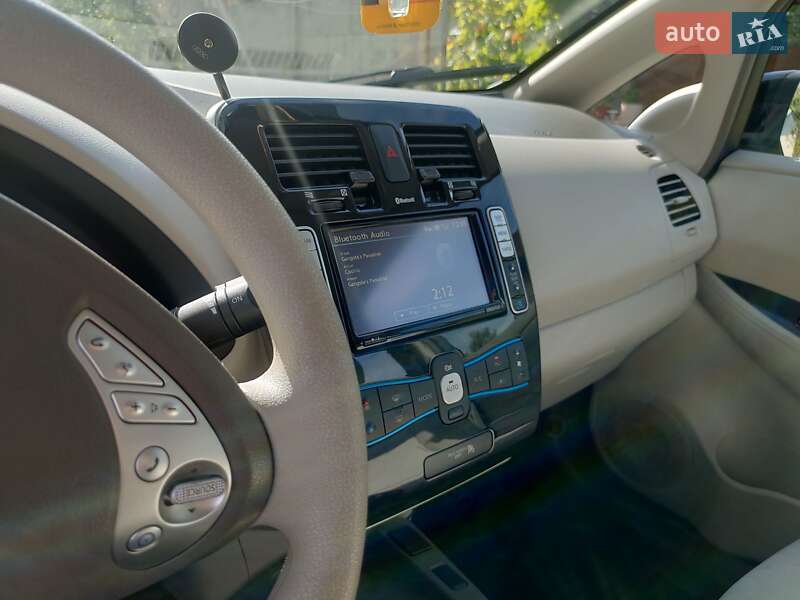 Хэтчбек Nissan Leaf 2011 в Полтаве