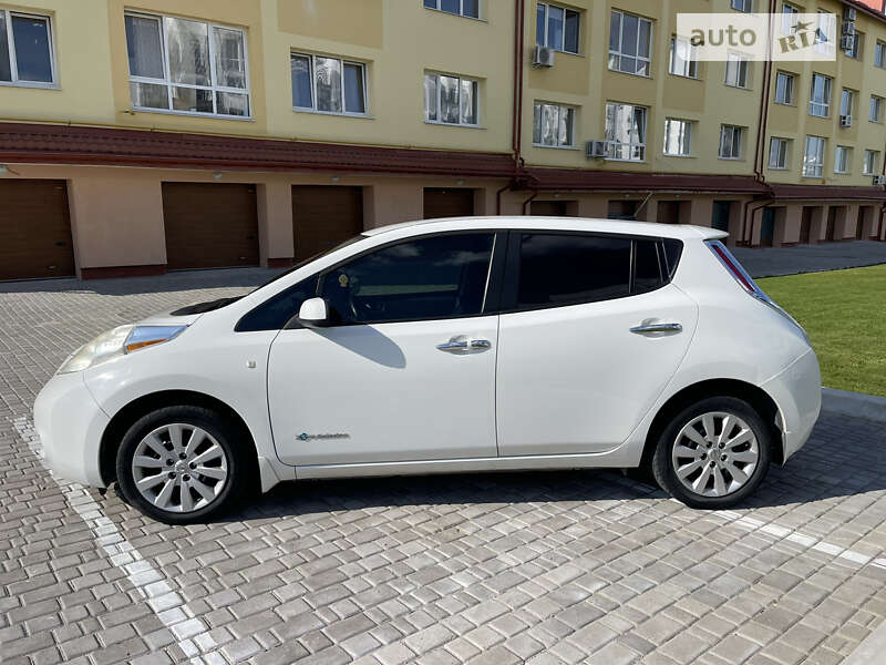 Хэтчбек Nissan Leaf 2013 в Львове