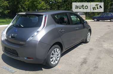 Хэтчбек Nissan Leaf 2015 в 