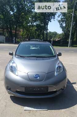 Хэтчбек Nissan Leaf 2015 в 
