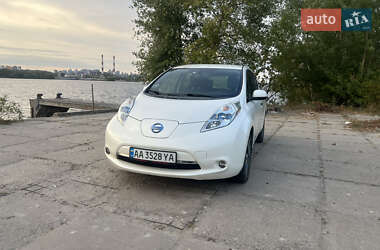 Хэтчбек Nissan Leaf 2013 в 