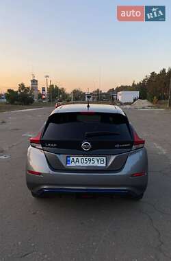 Хэтчбек Nissan Leaf 2018 в Киеве