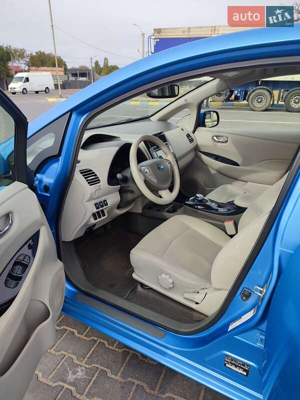 Хэтчбек Nissan Leaf 2012 в Одессе