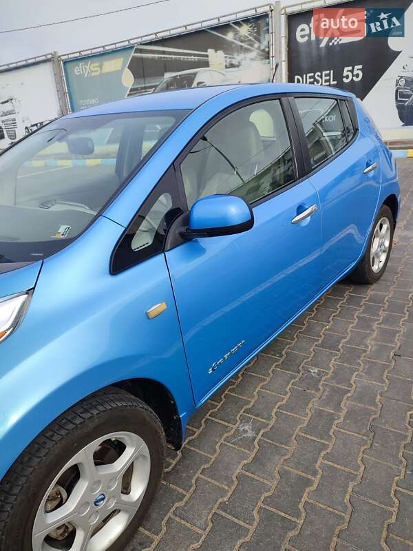 Хэтчбек Nissan Leaf 2012 в Одессе