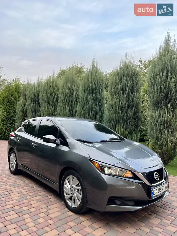 Хэтчбек Nissan Leaf 2021 в 