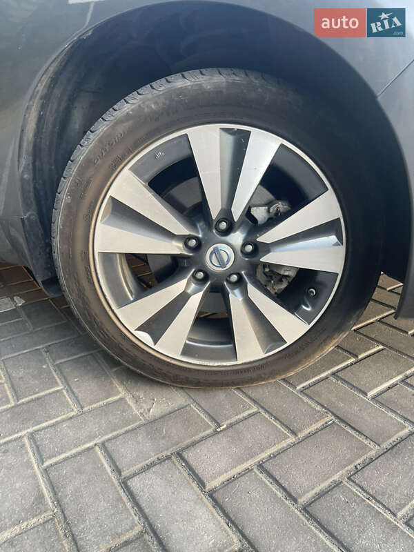 Хетчбек Nissan Leaf 2014 в Дніпрі фото 15 Хетчбек Nissan Leaf 2014 в Дніпрі