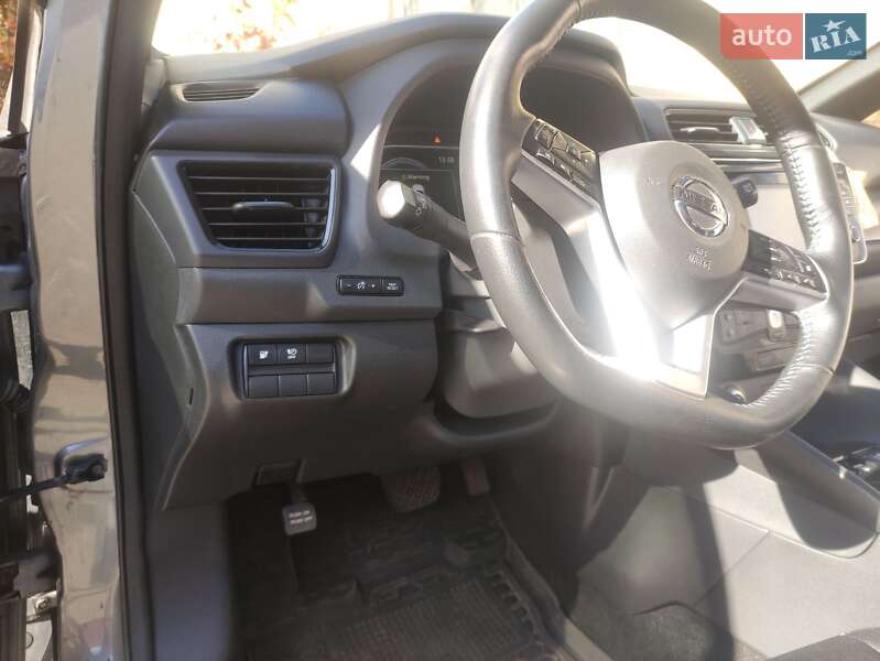 Хэтчбек Nissan Leaf 2018 в Киеве