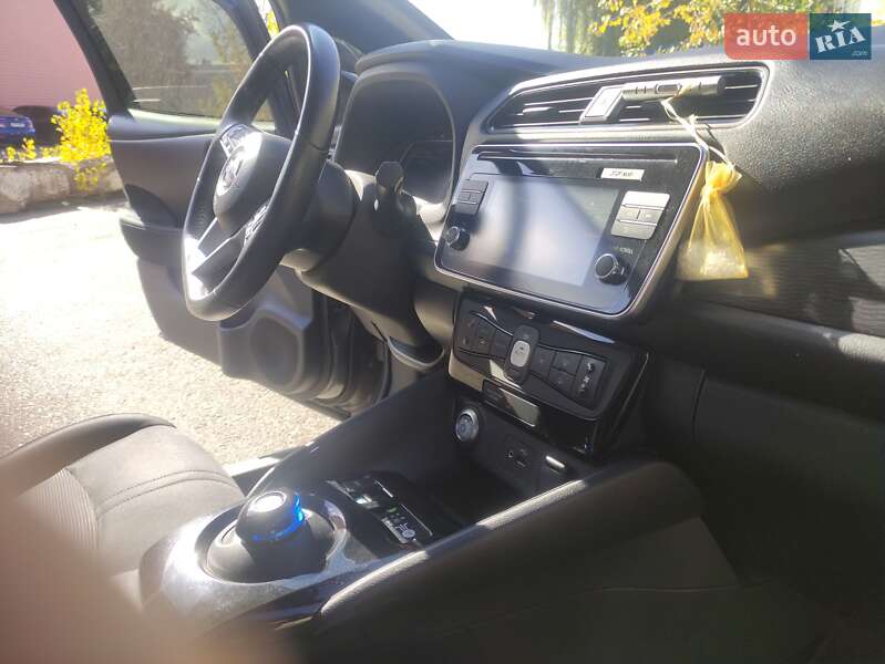 Хэтчбек Nissan Leaf 2018 в Киеве