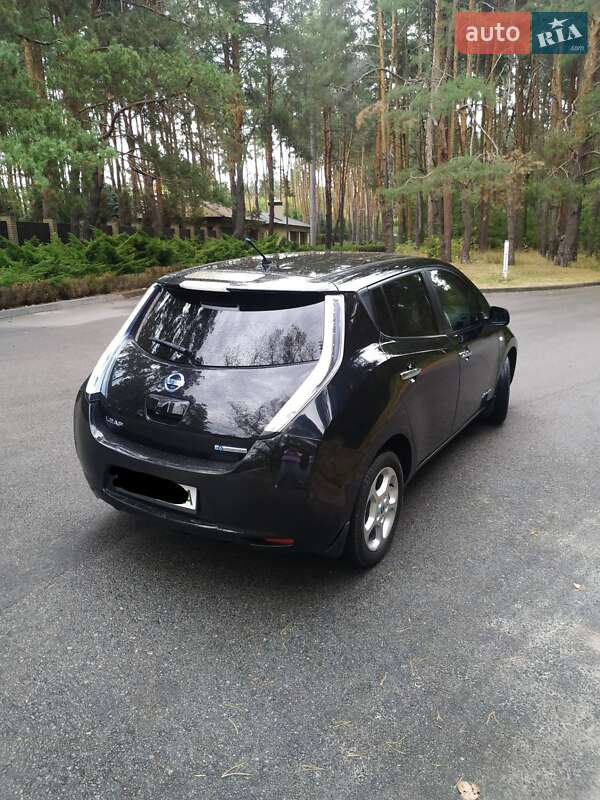 Хэтчбек Nissan Leaf 2011 в Новомосковске