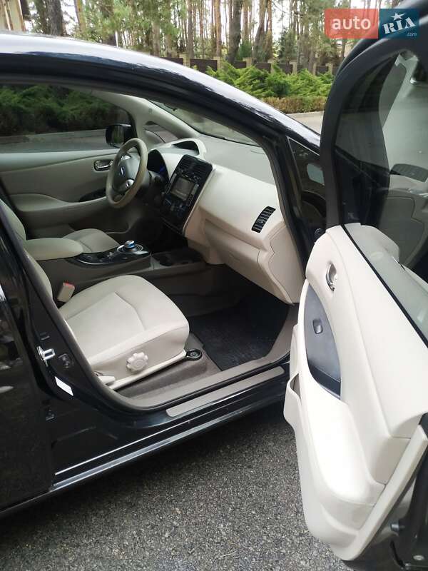 Хэтчбек Nissan Leaf 2011 в Новомосковске