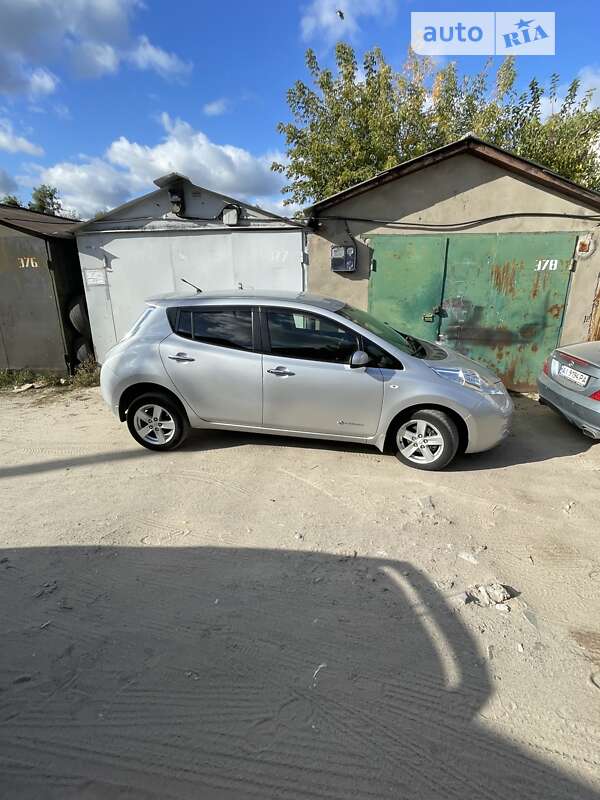 Хетчбек Nissan Leaf 2013 в Києві