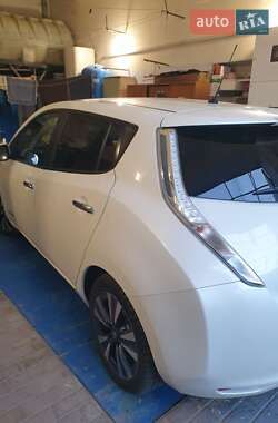 Хэтчбек Nissan Leaf 2017 в 