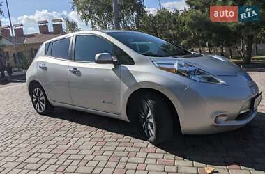 Хэтчбек Nissan Leaf 2013 в 