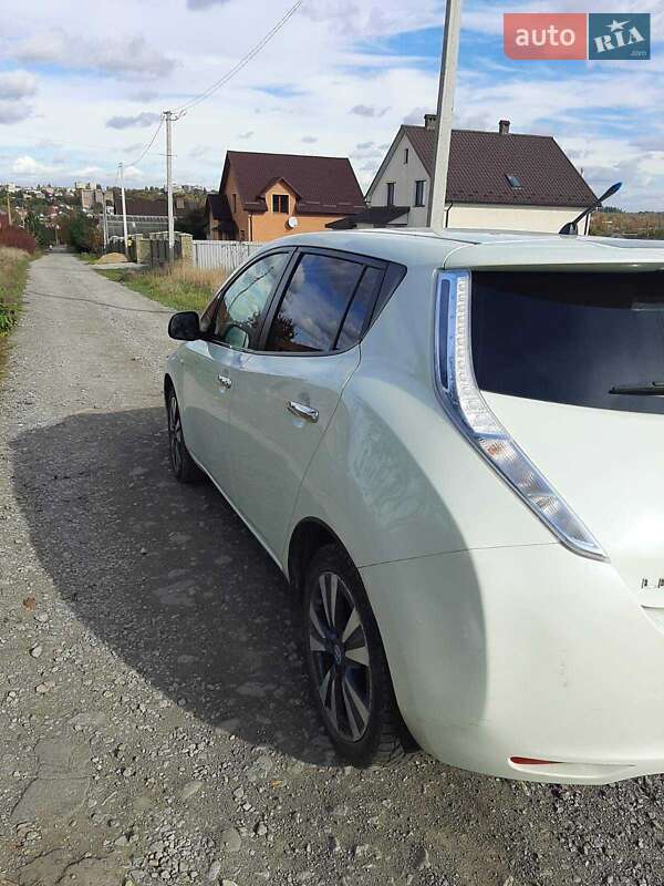 Хетчбек Nissan Leaf 2011 в Кам'янець-Подільському