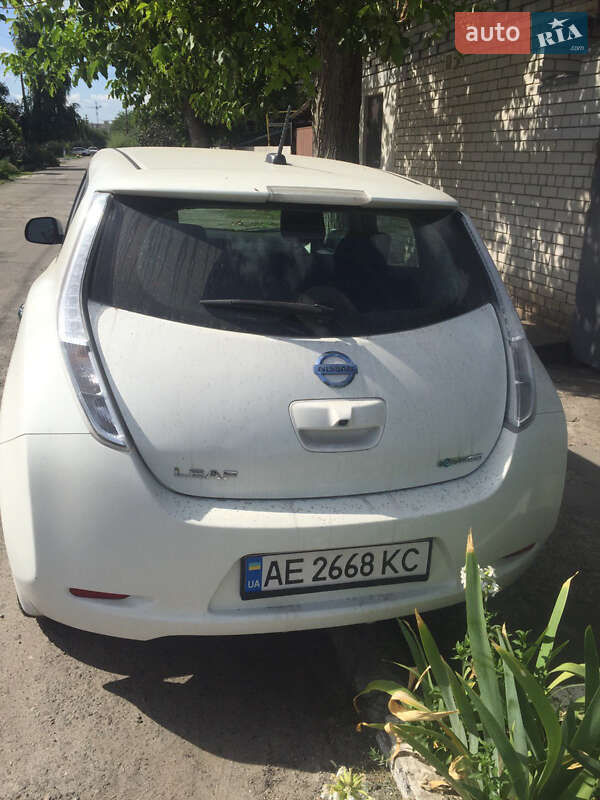Хетчбек Nissan Leaf 2014 в Дніпрі