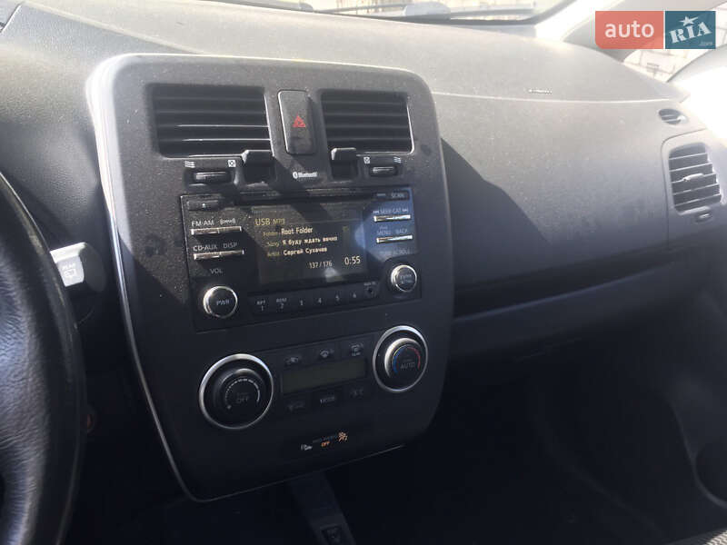 Хетчбек Nissan Leaf 2014 в Дніпрі