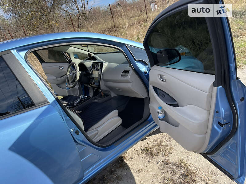 Хэтчбек Nissan Leaf 2013 в Запорожье
