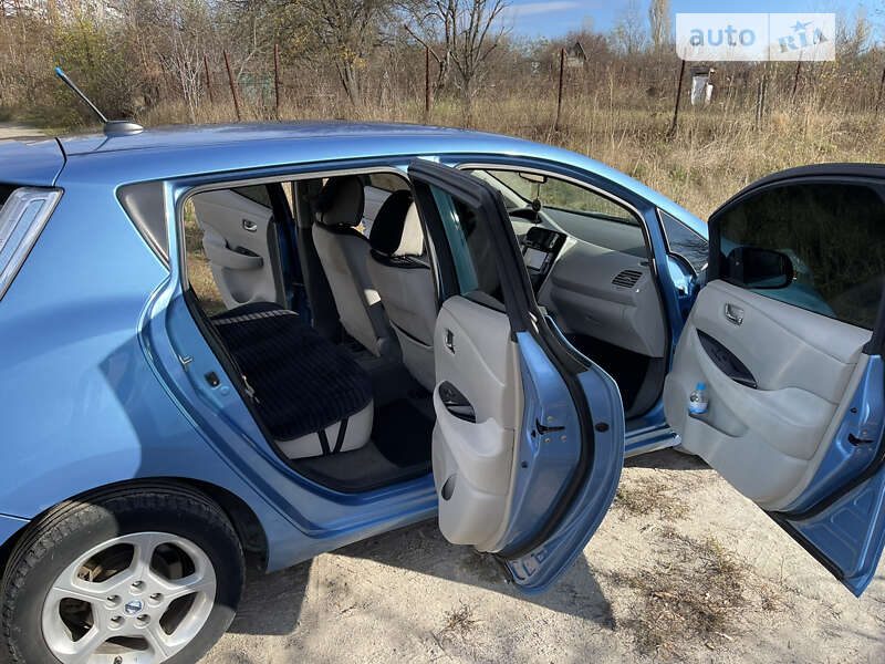 Хэтчбек Nissan Leaf 2013 в Запорожье