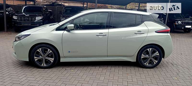 Хэтчбек Nissan Leaf 2018 в Кривом Роге