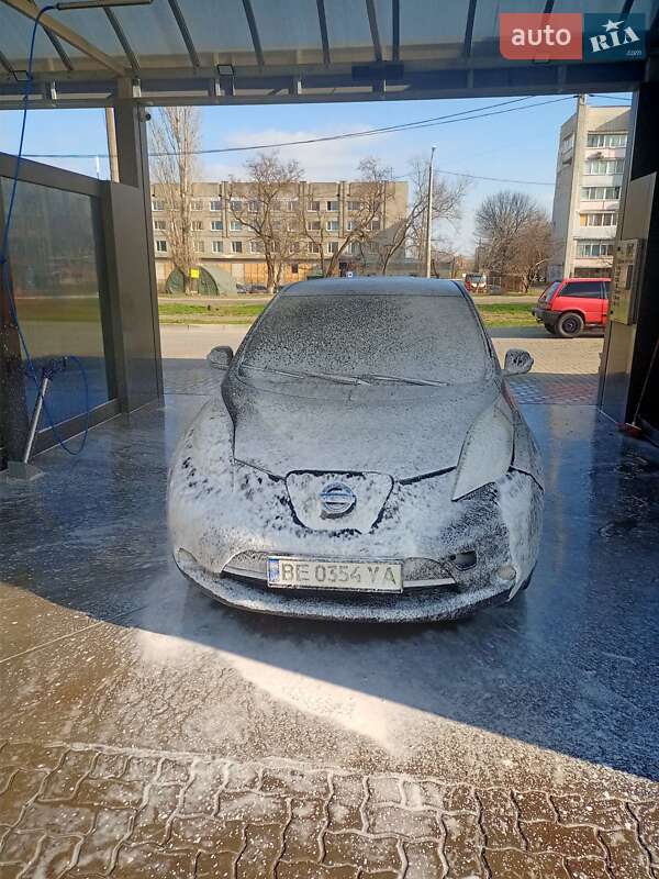 Хетчбек Nissan Leaf 2012 в Миколаєві