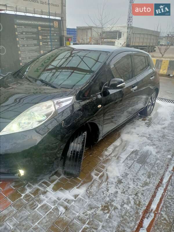 Хетчбек Nissan Leaf 2012 в Миколаєві