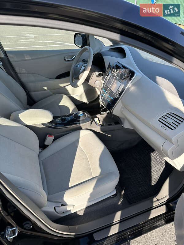 Хэтчбек Nissan Leaf 2011 в Киеве