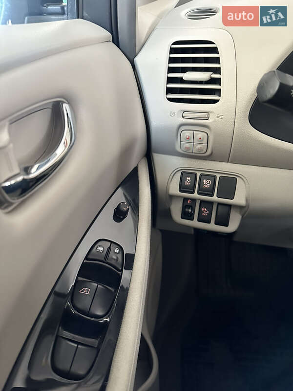 Хэтчбек Nissan Leaf 2011 в Киеве