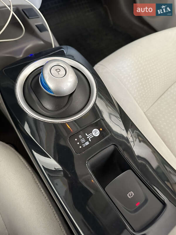 Хэтчбек Nissan Leaf 2011 в Киеве