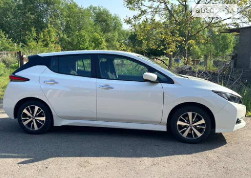 Хэтчбек Nissan Leaf 2019 в Киеве