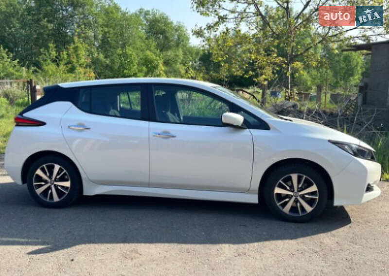 Хэтчбек Nissan Leaf 2019 в Киеве