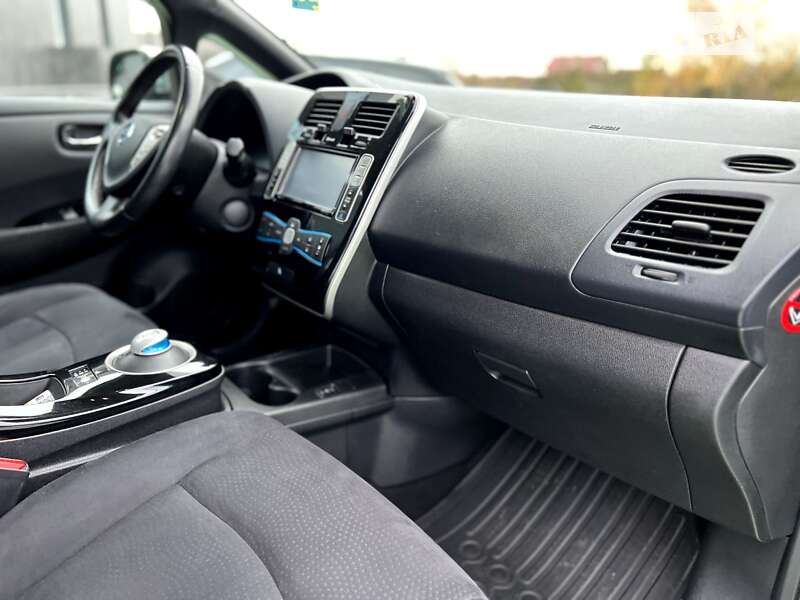 Хэтчбек Nissan Leaf 2013 в Луцке