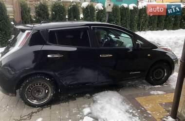 Хэтчбек Nissan Leaf 2013 в 