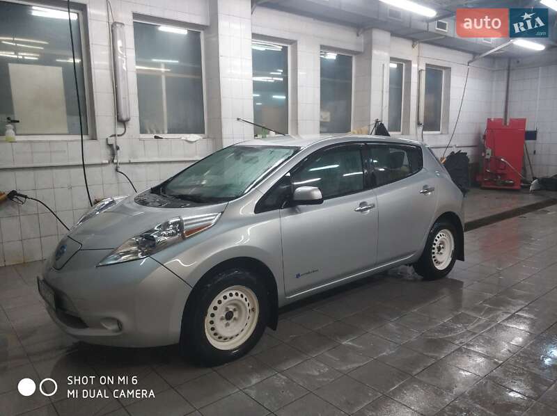Хэтчбек Nissan Leaf 2014 в Киеве