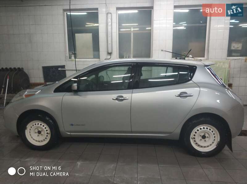 Хэтчбек Nissan Leaf 2014 в Киеве