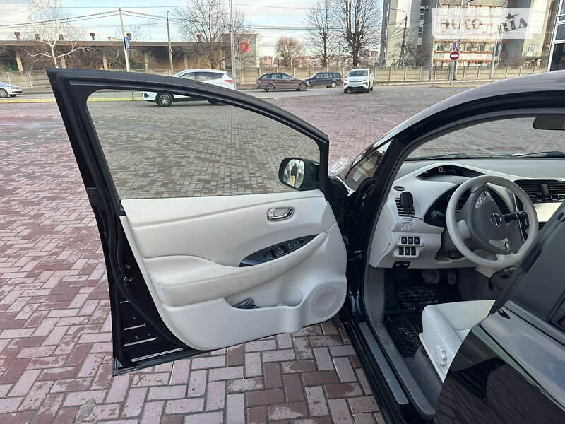 Хэтчбек Nissan Leaf 2012 в Ровно