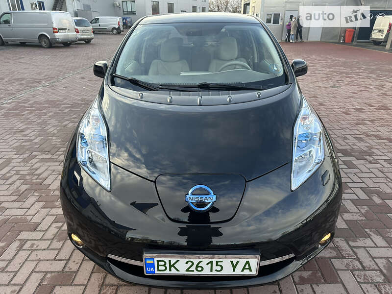 Хэтчбек Nissan Leaf 2012 в Ровно