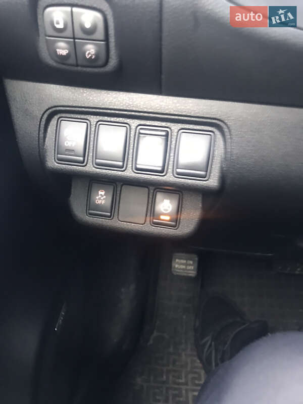 Хэтчбек Nissan Leaf 2014 в Березане