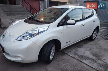 Хэтчбек Nissan Leaf 2012 в 