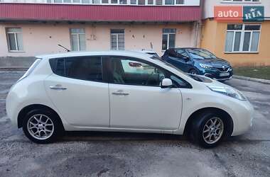 Хэтчбек Nissan Leaf 2012 в 