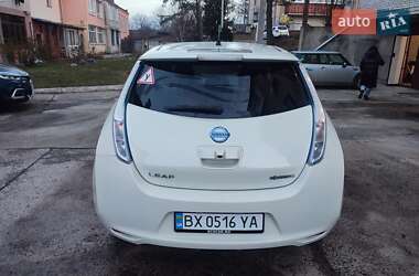 Хэтчбек Nissan Leaf 2012 в 