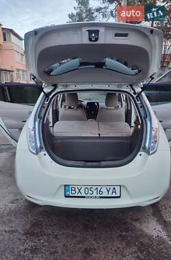 Хэтчбек Nissan Leaf 2012 в 