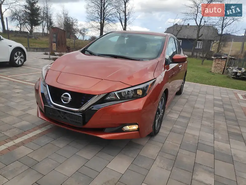 Хэтчбек Nissan Leaf 2022 в 
