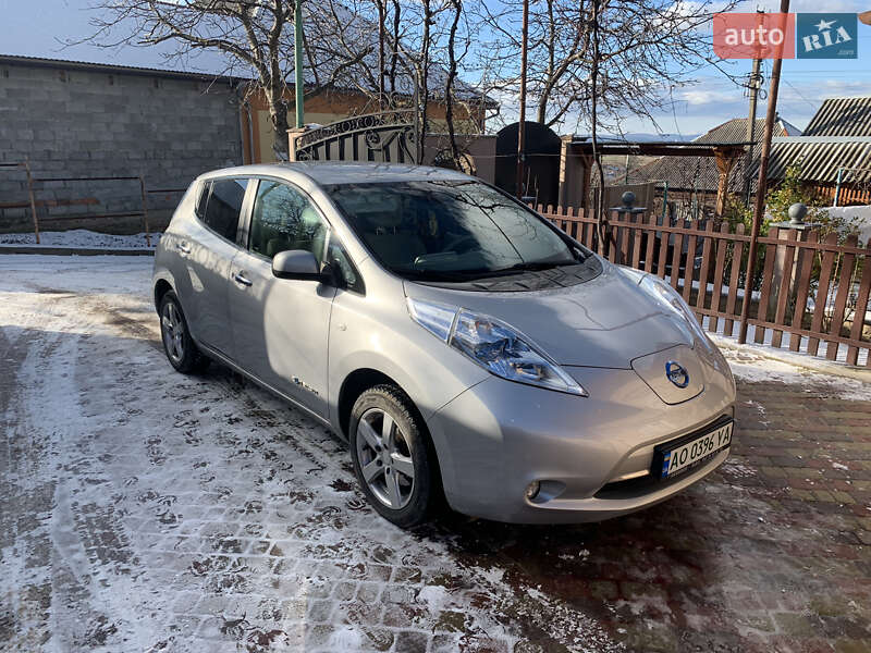 Хетчбек Nissan Leaf 2012 в Іршаві